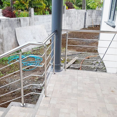 屋外のステンレス鋼の階段の手すりInoxは201 304 316等級を囲う