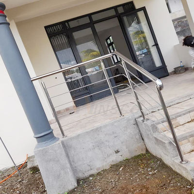 ヘアライン ステンレス鋼Inoxの階段201 304 316の手すりのモダンなデザイン