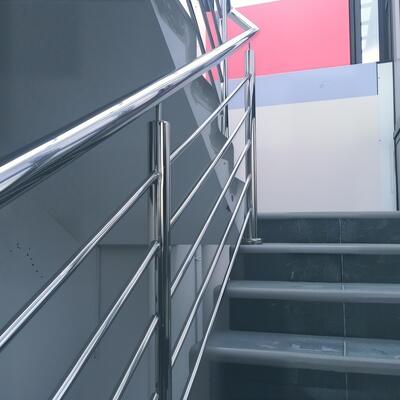 SS304 SS316 ステンレス鋼手すりブラケット、調節可能手すりサポート