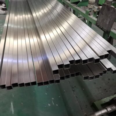 10×10mmから200×200mmまでのステンレス鋼角形・長方形チューブ、肉厚1.5-5.0mm、建築・手すり用