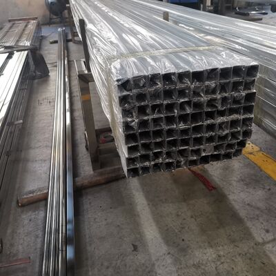 10×10mmから200×200mmまでのステンレス鋼角形・長方形チューブ、肉厚1.5-5.0mm、建築・手すり用