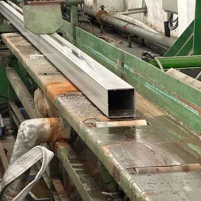 低コスト 201 304 316 グレード ステンレス スクエアチューブ 鏡 汚れ 完成品 200mmx200mm 大型ステンレス鋼管
